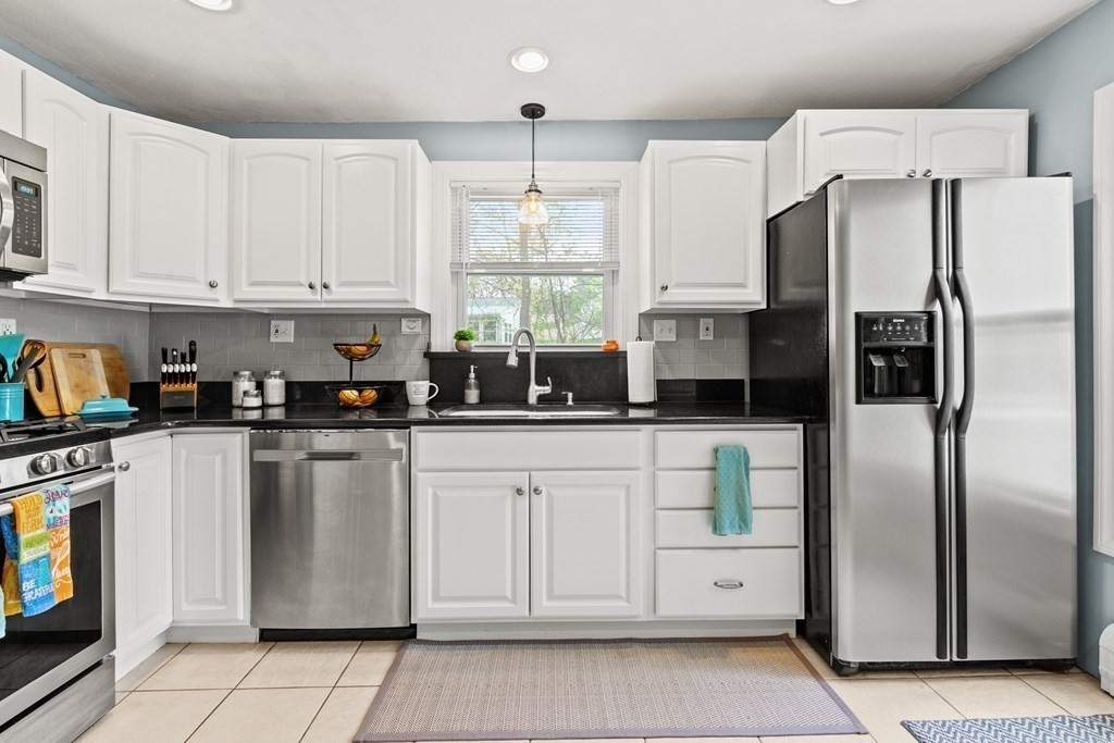 55 Dufton Road Andover, MA 01810 - Photo 8 of 24 Gallery Image 8