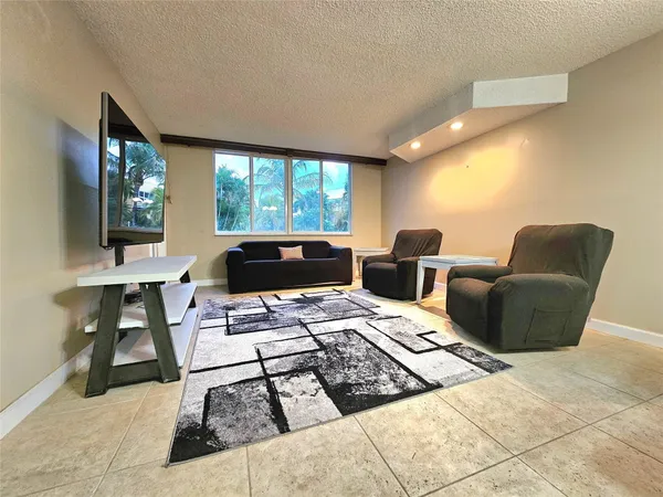 $115,500 | 6700 Royal Palm Boulevard, Unit 112, Margate, FL 33063