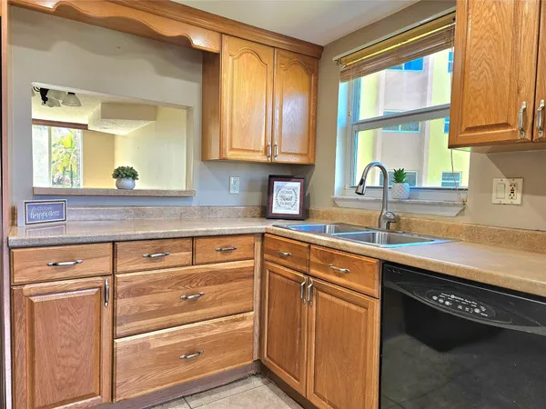 $115,500 | 6700 Royal Palm Boulevard, Unit 112, Margate, FL 33063