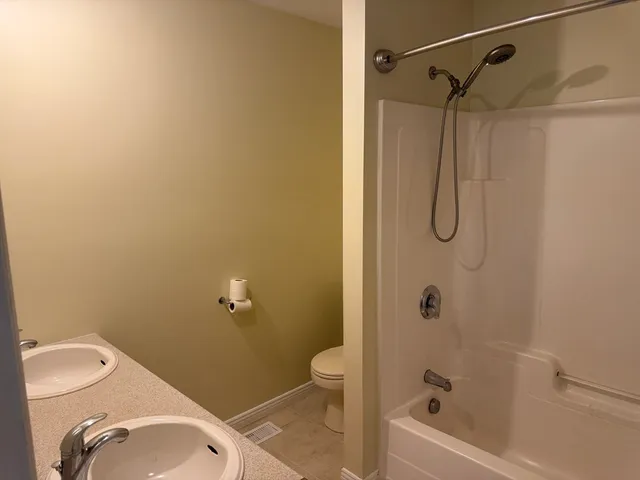 $2,600 | 8 Intervale Court, Unit B, Hudson, NH 03051