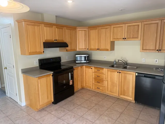 $2,600 | 8 Intervale Court, Unit B, Hudson, NH 03051