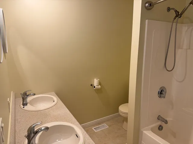 $2,600 | 8 Intervale Court, Unit B, Hudson, NH 03051