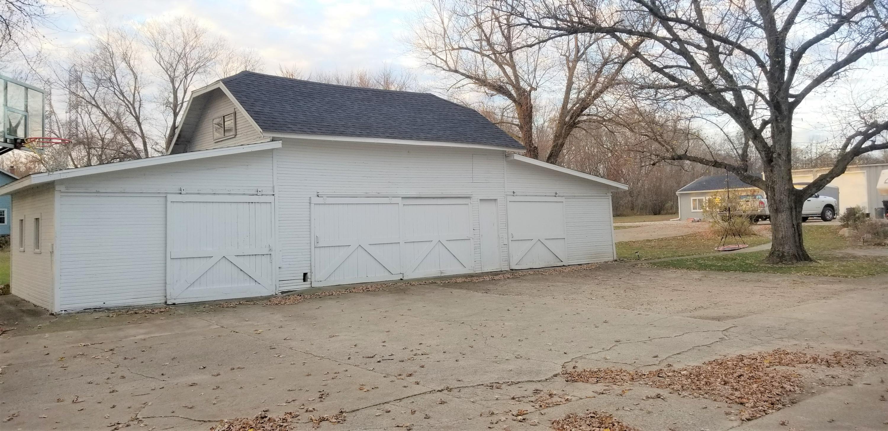 7748 Jericho Road Bridgman, MI 49106 - Photo 3 of 35 24 light