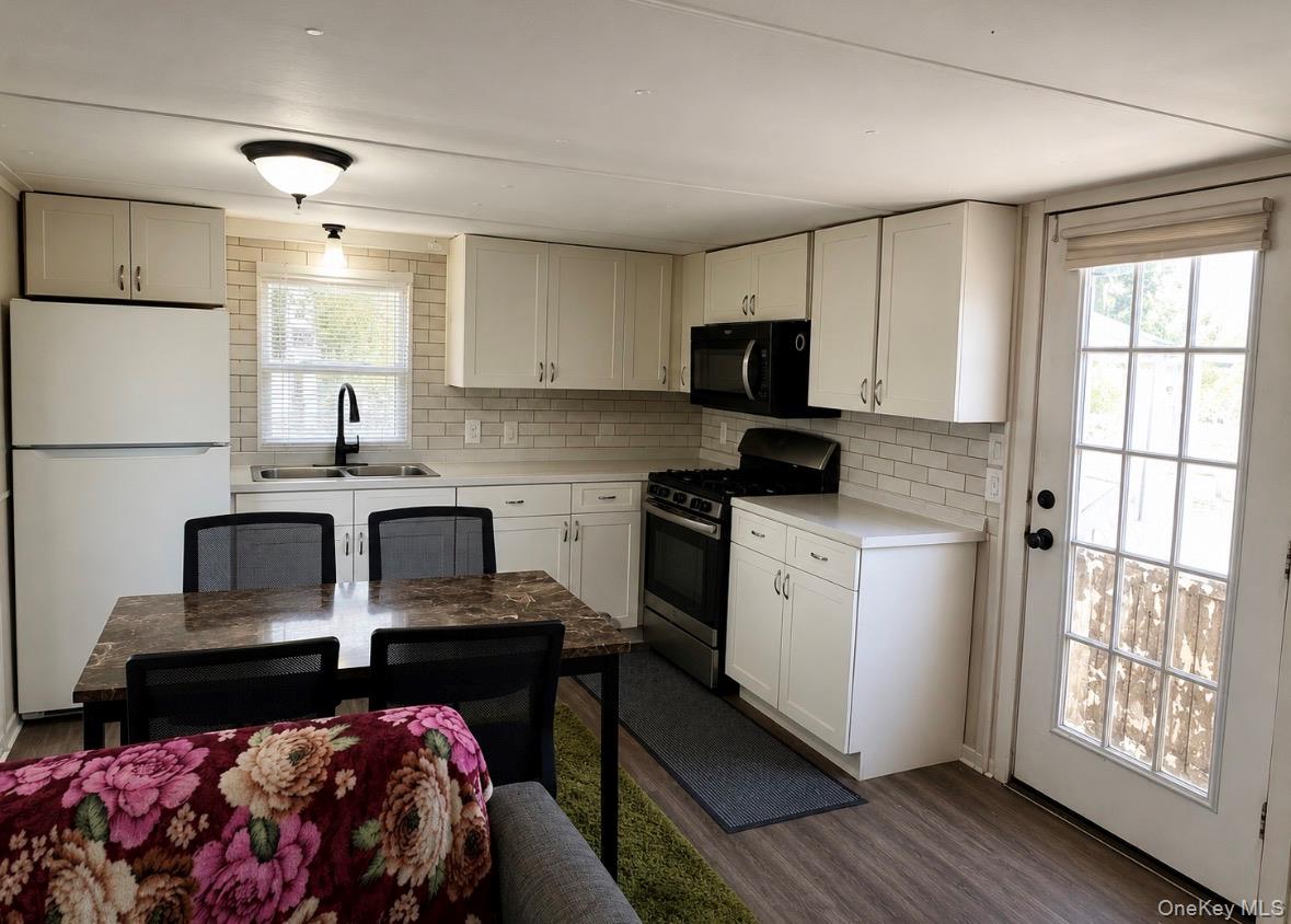 150 Main Street, Unit 57 Islip, NY 11751 - Photo 4 of 24