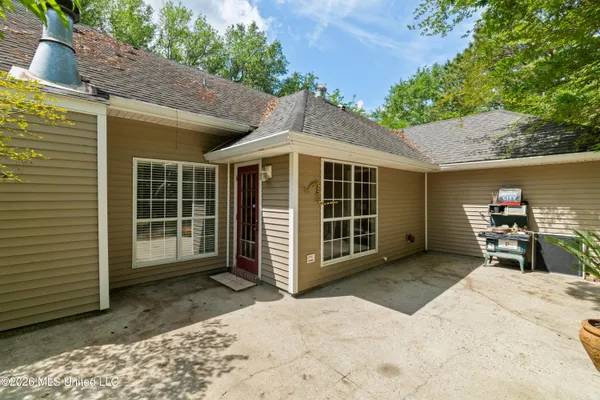 $300,000 | 107 Brentwood Drive, Picayune, MS 39466