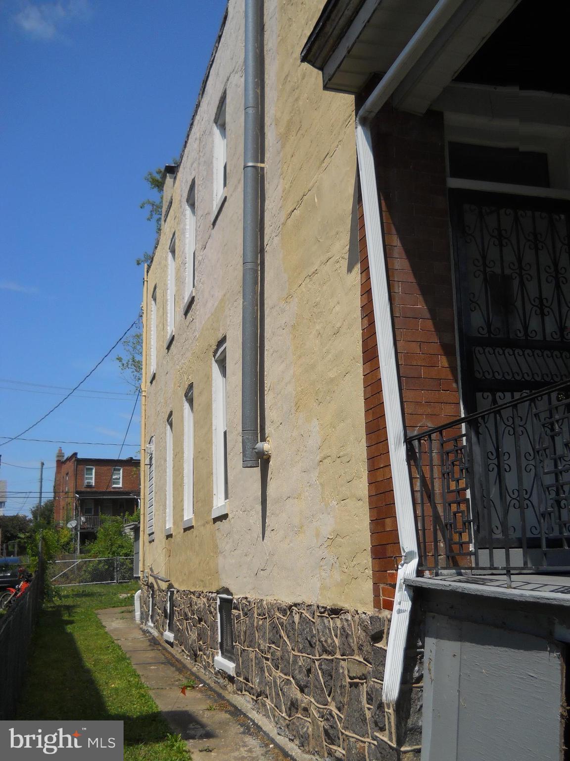 514 Tunbridge Road Baltimore, MD 21212 - Photo 3 of 16 Left side