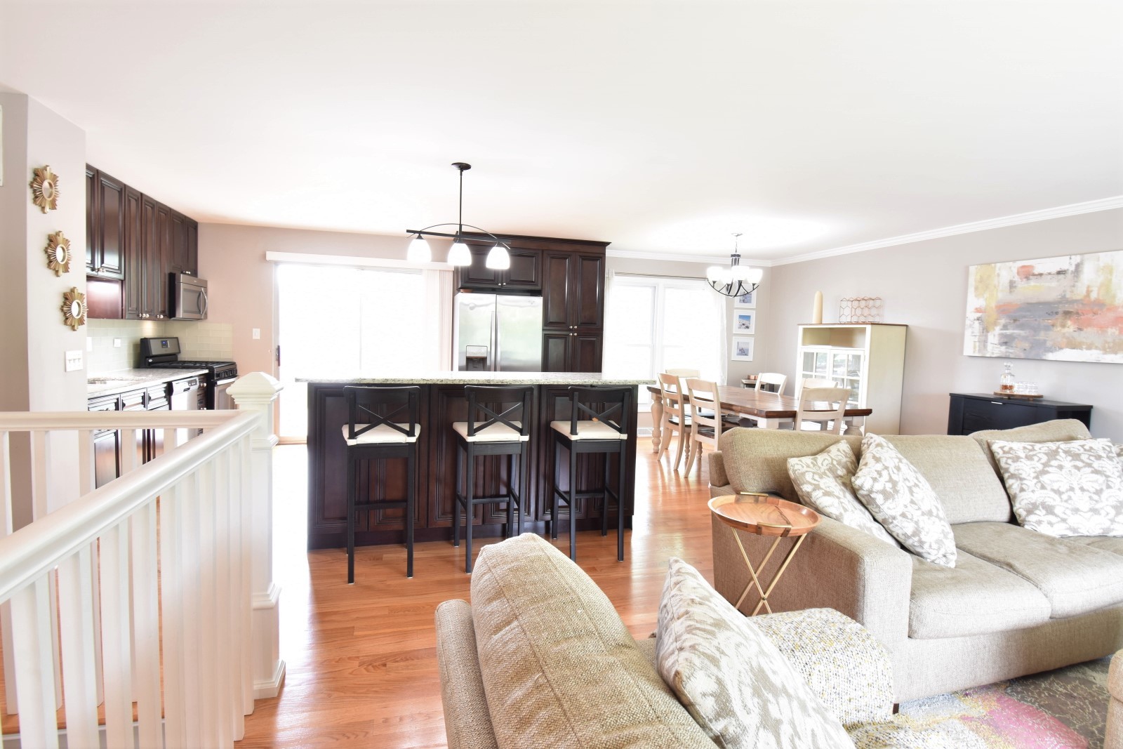 765 Freeman Road Hoffman Estates, IL 60192 - Photo 2 of 23