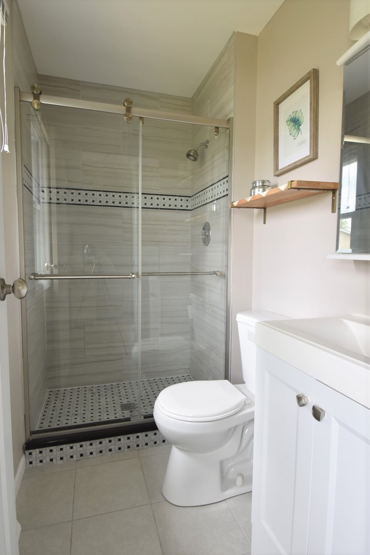765 Freeman Road Hoffman Estates, IL 60192 - Photo 9 of 23