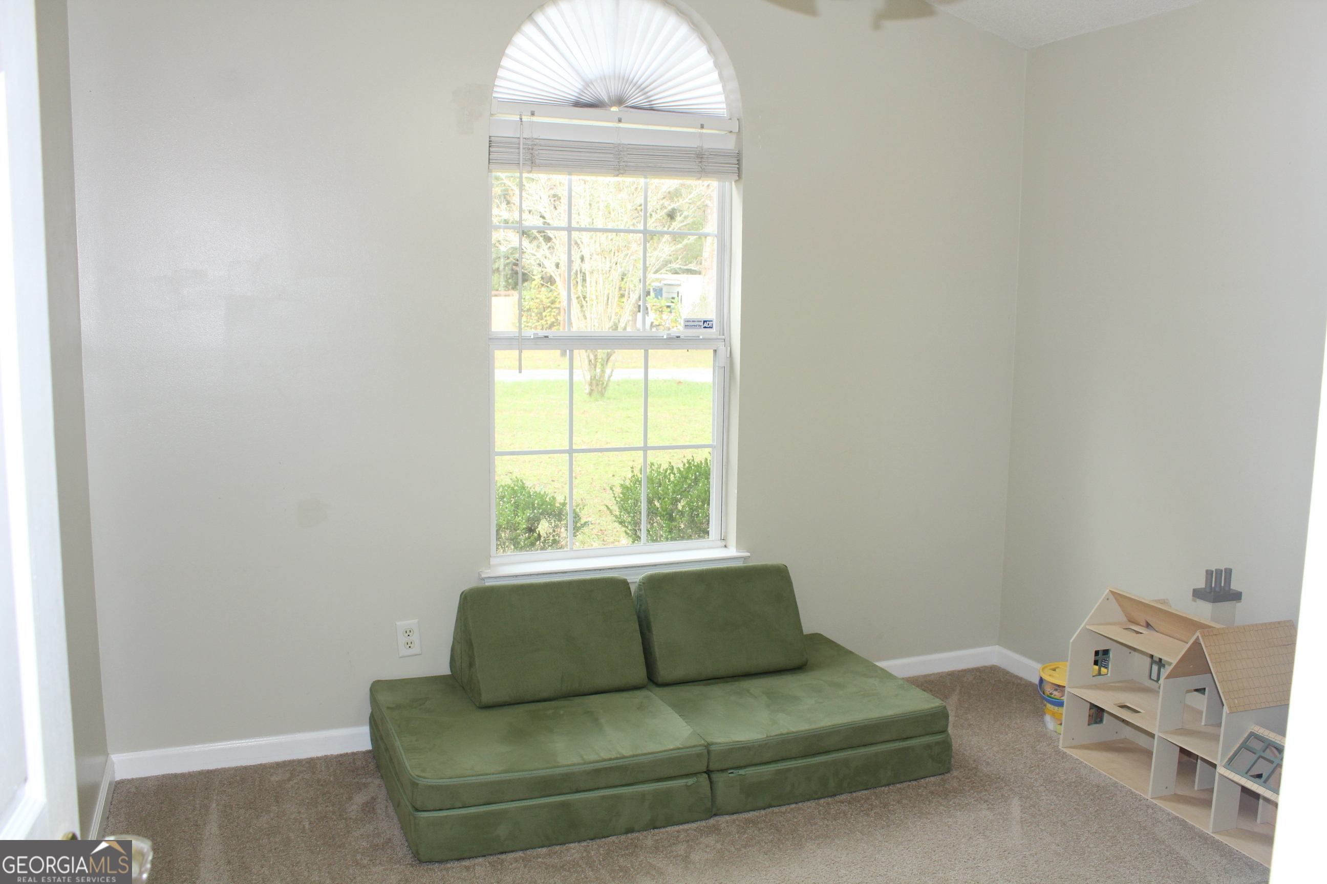 824 East Hilton Avenue Kingsland, GA 31548 - Photo 16 of 20 a living room with furniture and a window