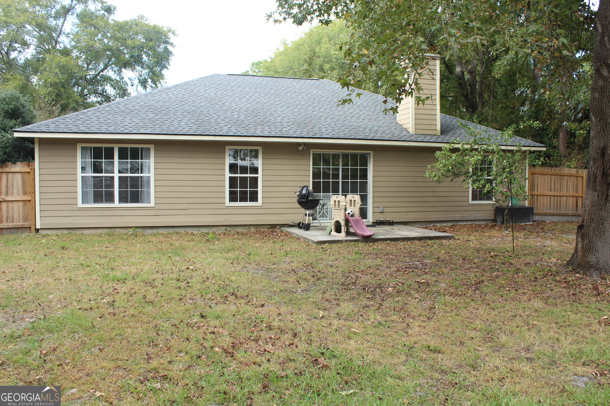 824 East Hilton Avenue Kingsland, GA 31548 - Photo 18 of 20 a front view of a house with garden