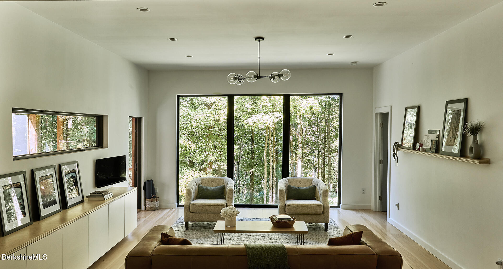 15 Mahkeenac Heights Road Stockbridge, MA 01262 - Photo 14 of 34 Linving Room