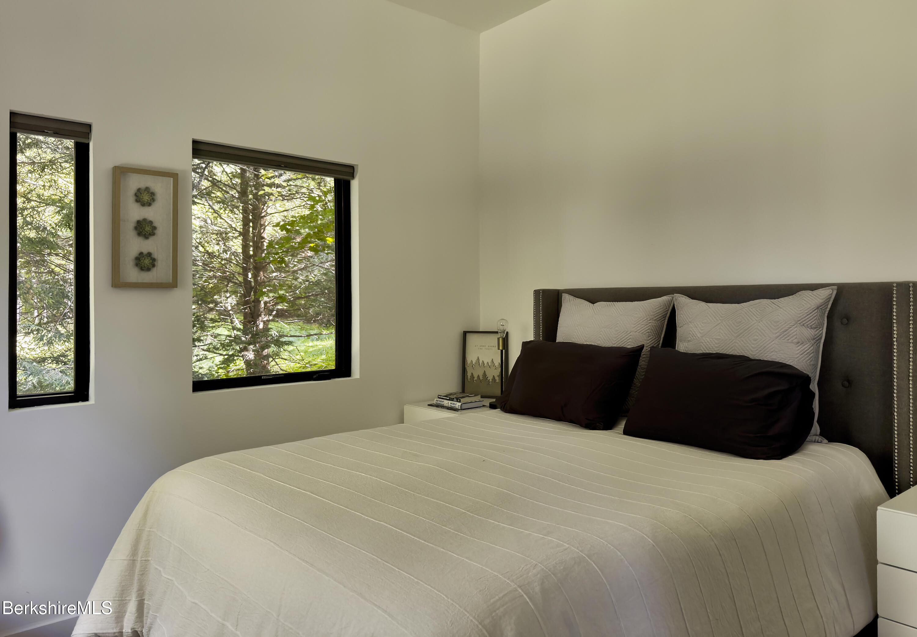 15 Mahkeenac Heights Road Stockbridge, MA 01262 - Photo 16 of 34 Primary Bedroom