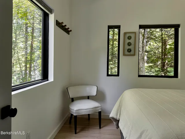 $840,000 | 15 Mahkeenac Heights Road, Stockbridge, MA 01262