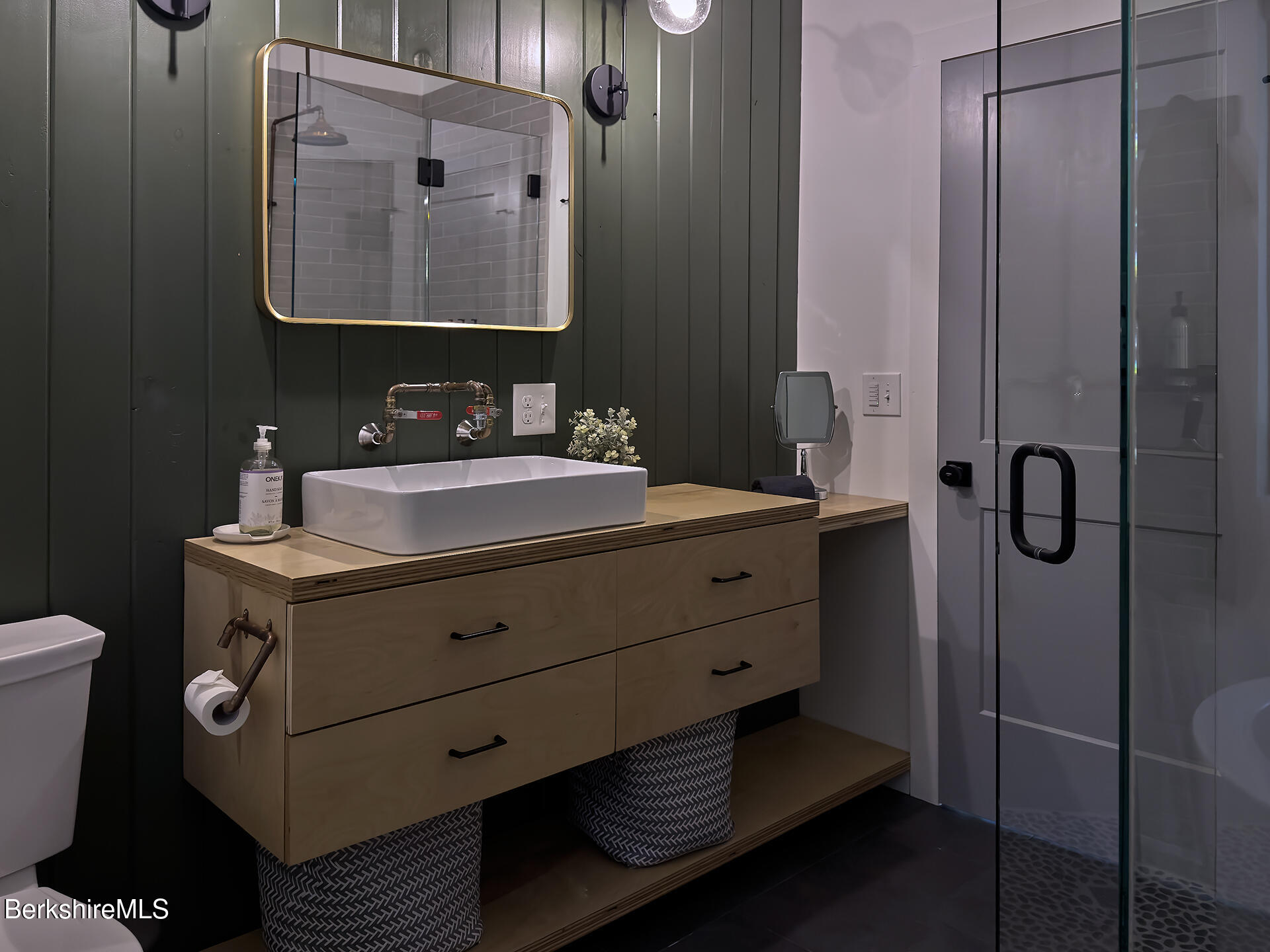 15 Mahkeenac Heights Road Stockbridge, MA 01262 - Photo 20 of 34 Full bathroom