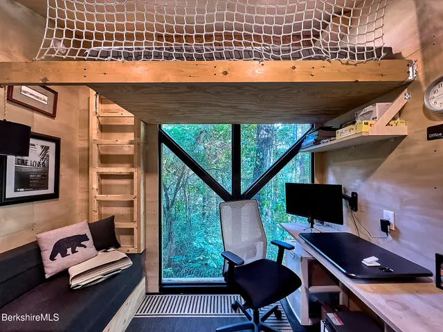 $840,000 | 15 Mahkeenac Heights Road, Stockbridge, MA 01262