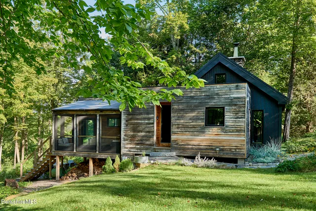 $840,000 | 15 Mahkeenac Heights Road, Stockbridge, MA 01262