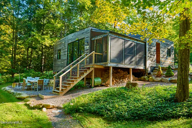 $840,000 | 15 Mahkeenac Heights Road, Stockbridge, MA 01262