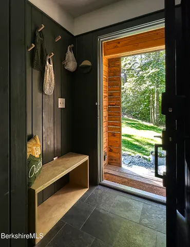 $840,000 | 15 Mahkeenac Heights Road, Stockbridge, MA 01262