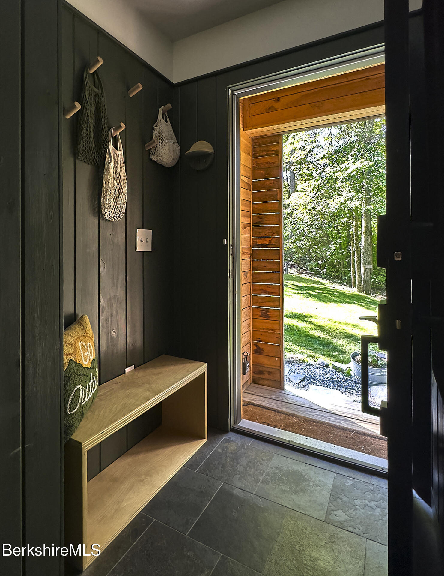 15 Mahkeenac Heights Road Stockbridge, MA 01262 - Photo 4 of 34 Entry