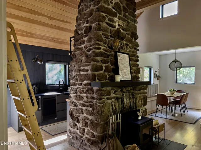 $840,000 | 15 Mahkeenac Heights Road, Stockbridge, MA 01262