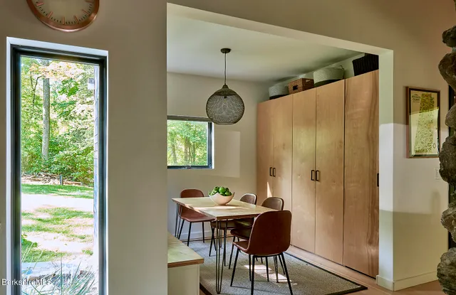 $840,000 | 15 Mahkeenac Heights Road, Stockbridge, MA 01262