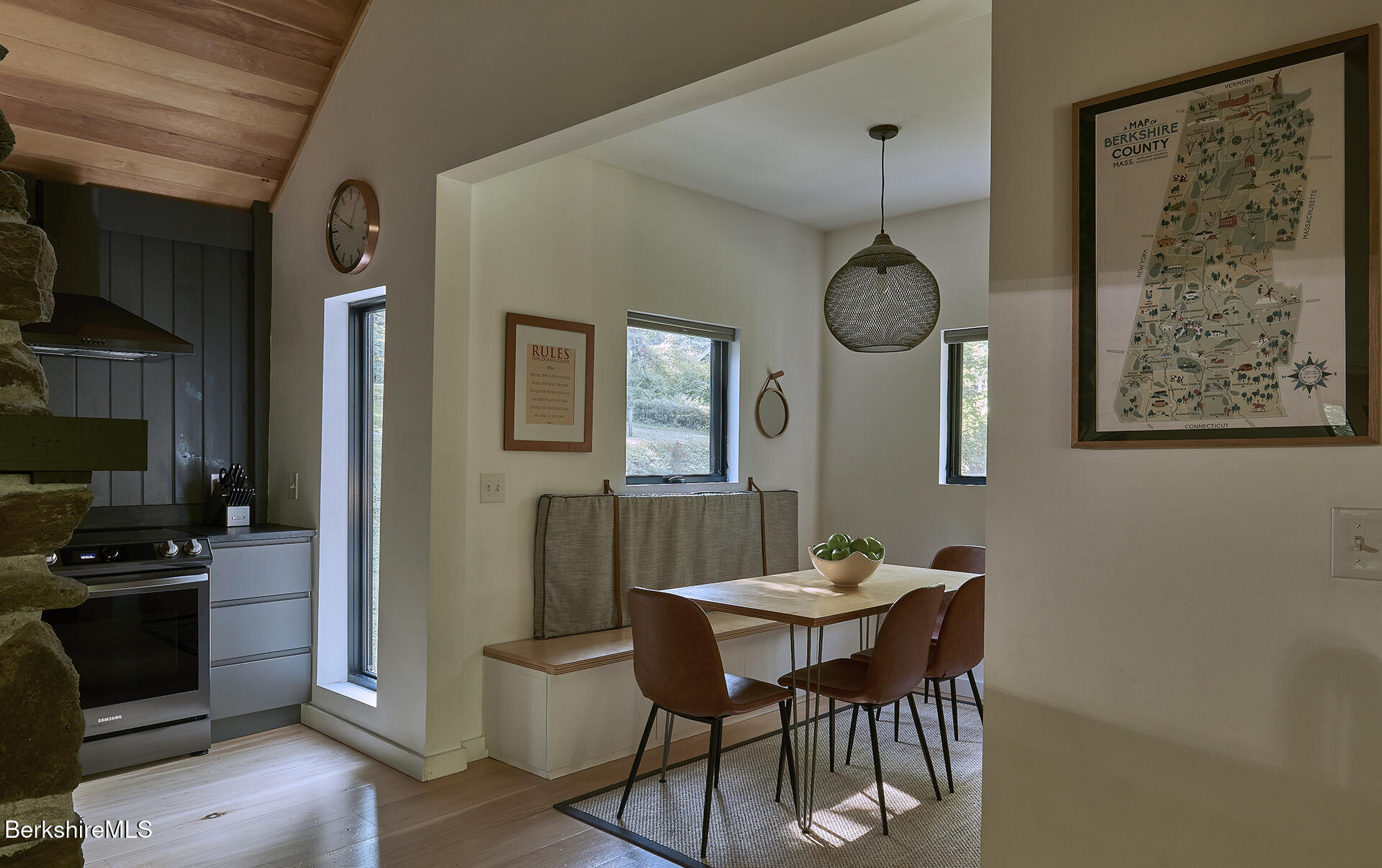 15 Mahkeenac Heights Road Stockbridge, MA 01262 - Photo 9 of 34 Dining Area banquette