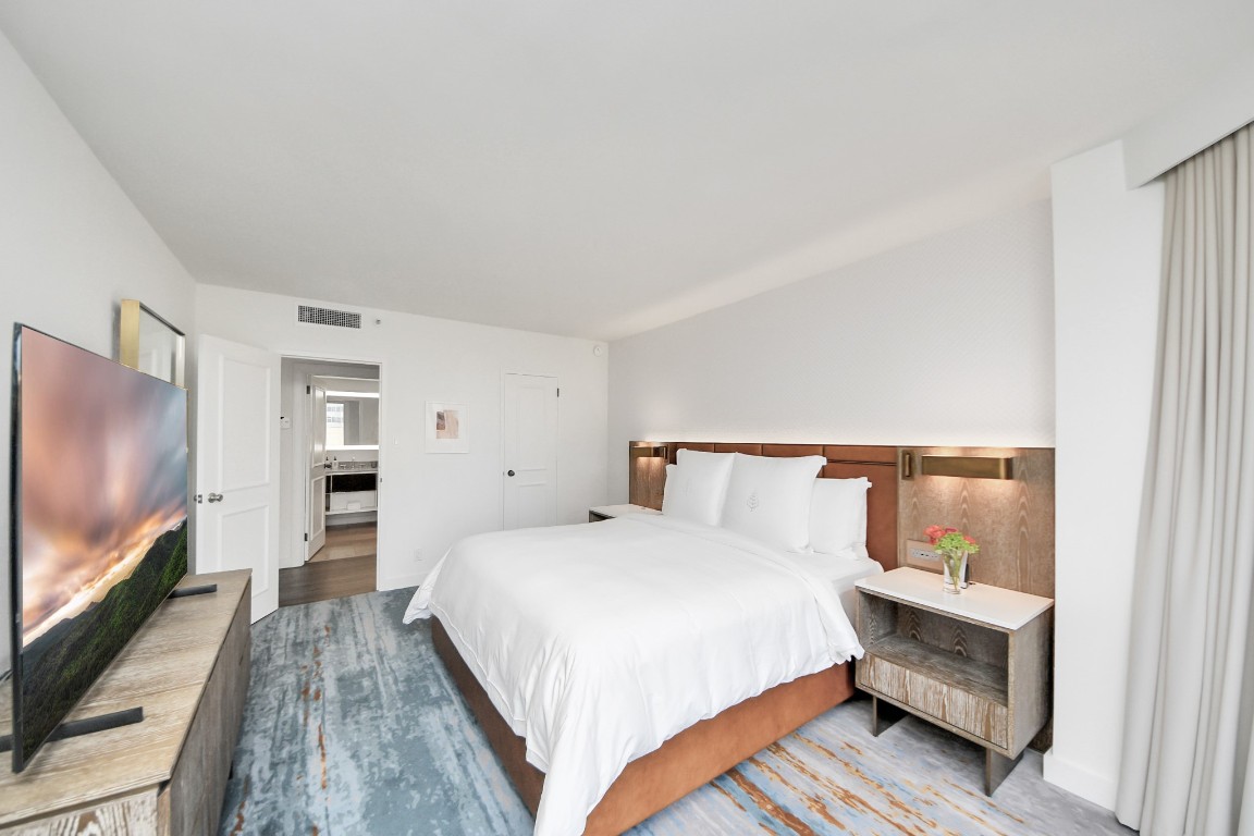1300 Lamar Street, Unit T3 Houston, TX 77010 - Photo 25 of 49 a bedroom with a bed and a flat screen tv