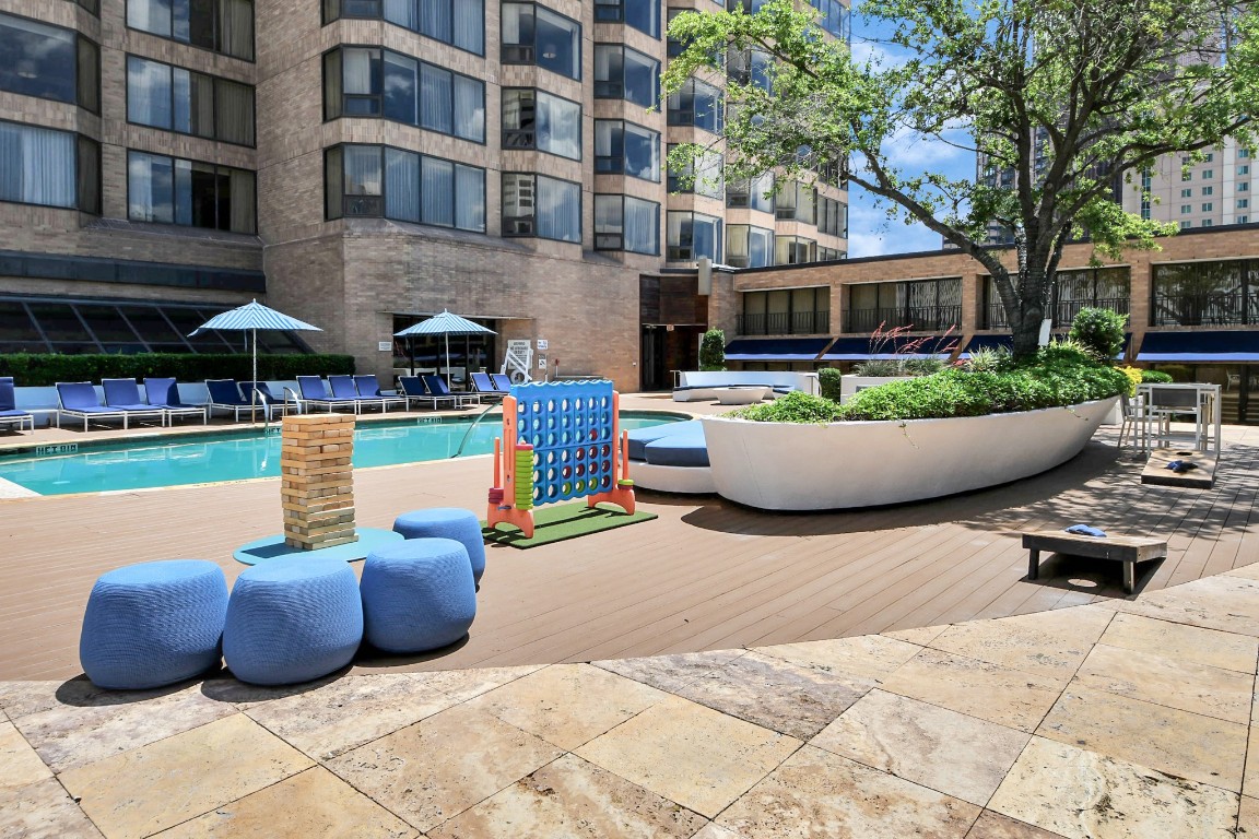 1300 Lamar Street, Unit T3 Houston, TX 77010 - Photo 41 of 49 a wooden bench sitting in front of building