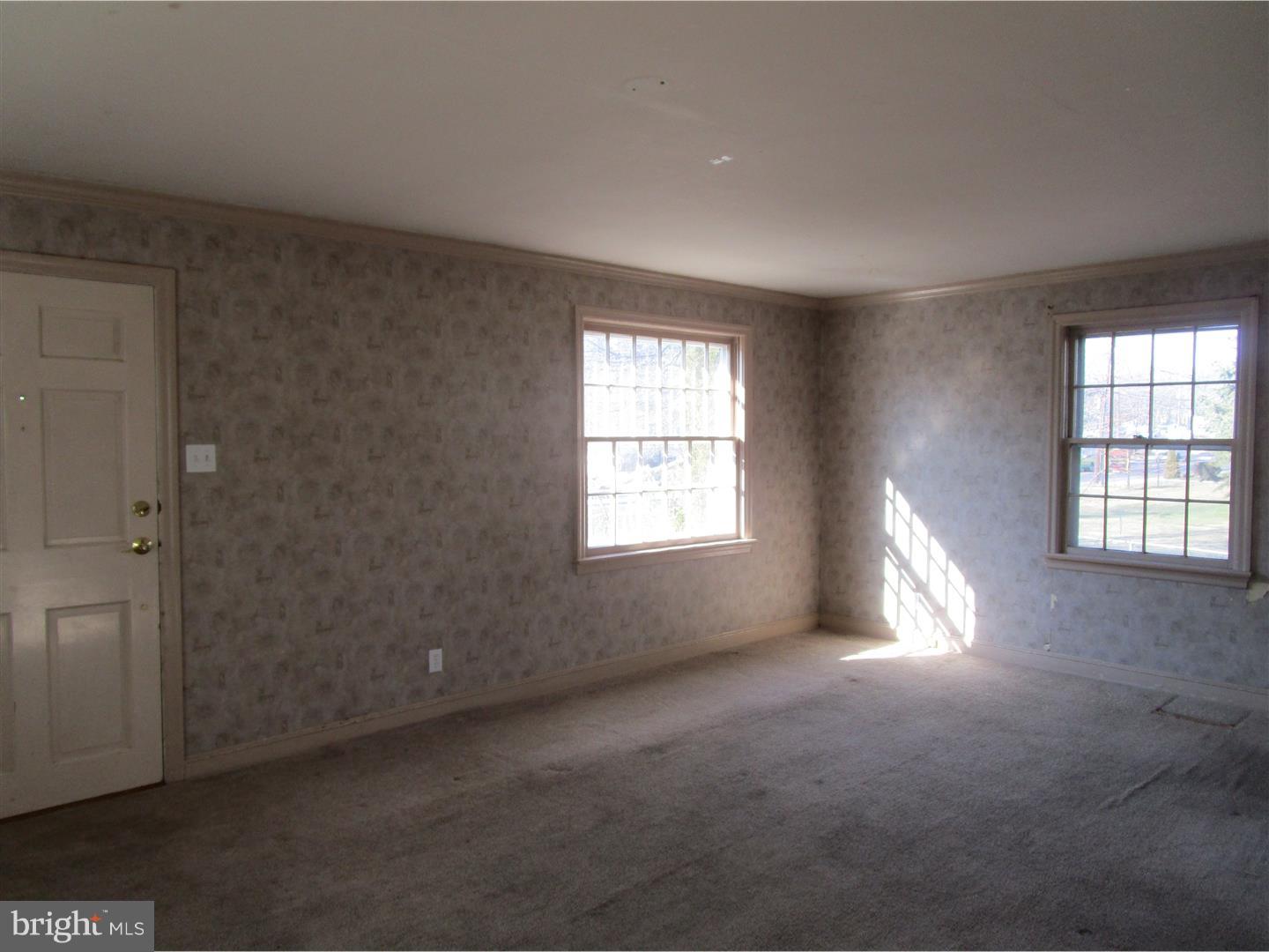618 Clements Bridge Road Barrington, NJ 08007 - Photo 3 of 23