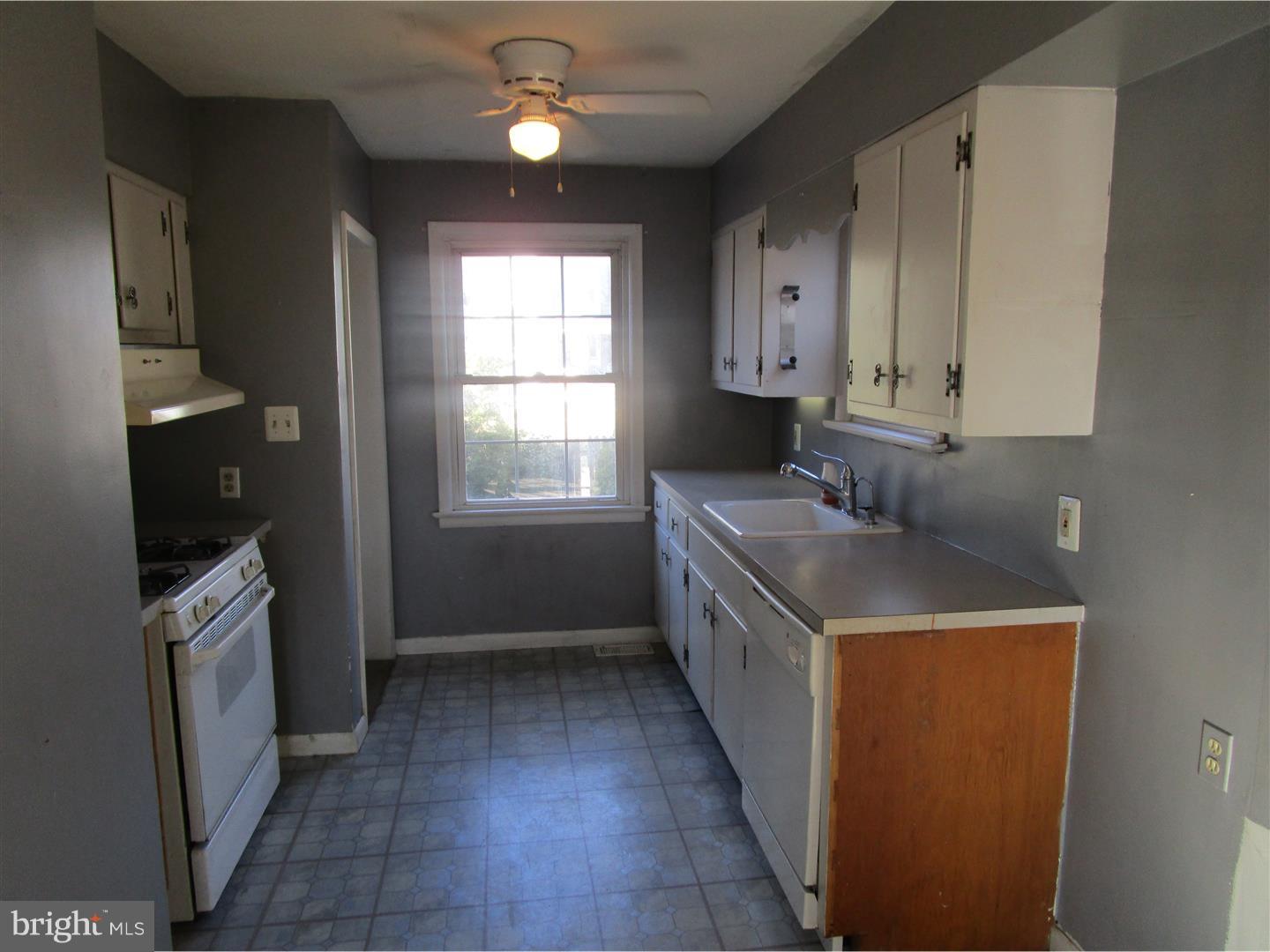 618 Clements Bridge Road Barrington, NJ 08007 - Photo 5 of 23
