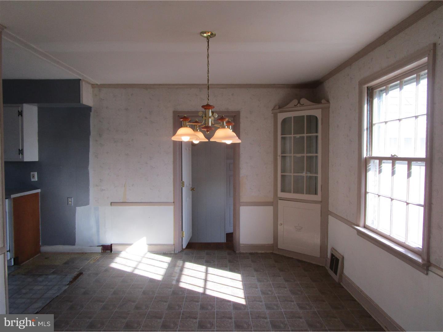 618 Clements Bridge Road Barrington, NJ 08007 - Photo 7 of 23
