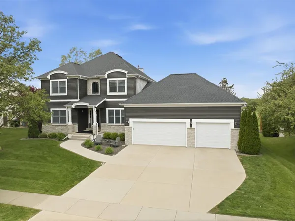 $589,900 | 41 Pebblebrook Court, Bloomington, IL 61705