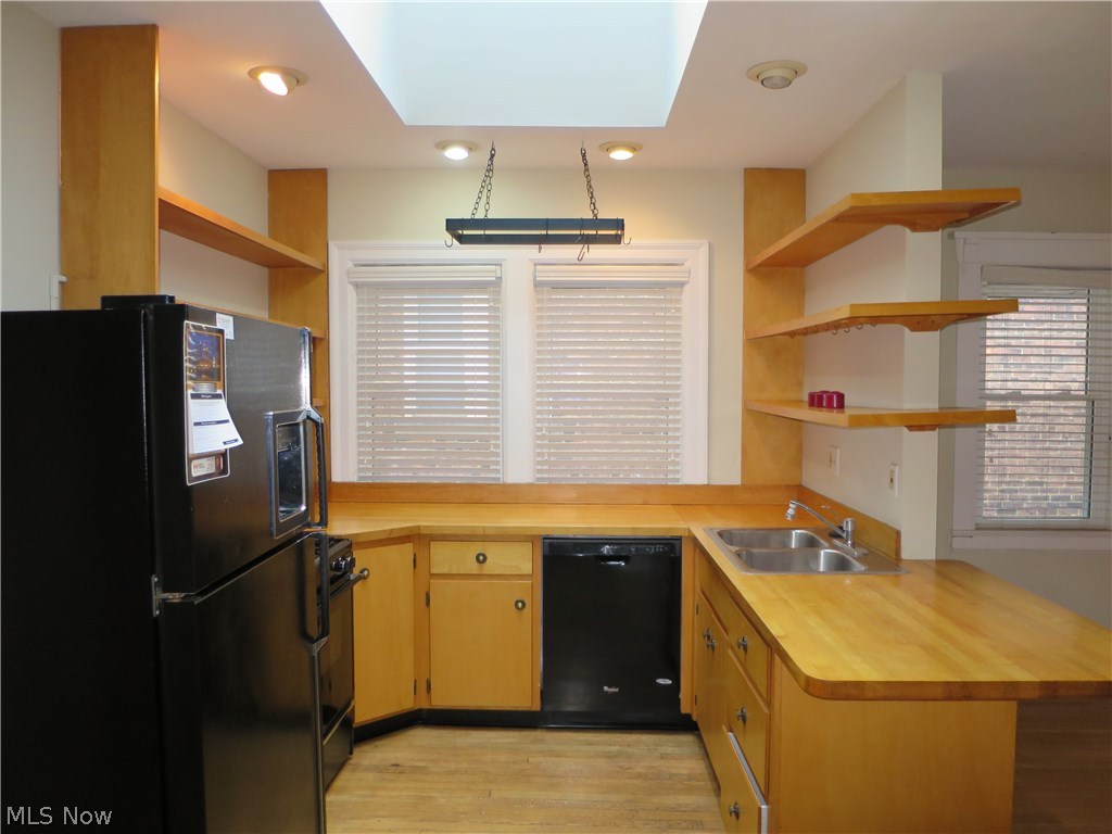 2577 Overlook Road, Unit 6 Cleveland, OH 44106 - Photo 12 of 20 Gallery Image 12