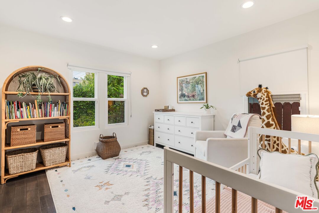 239 North Everett Street Glendale, CA 91206 - Photo 17 of 26