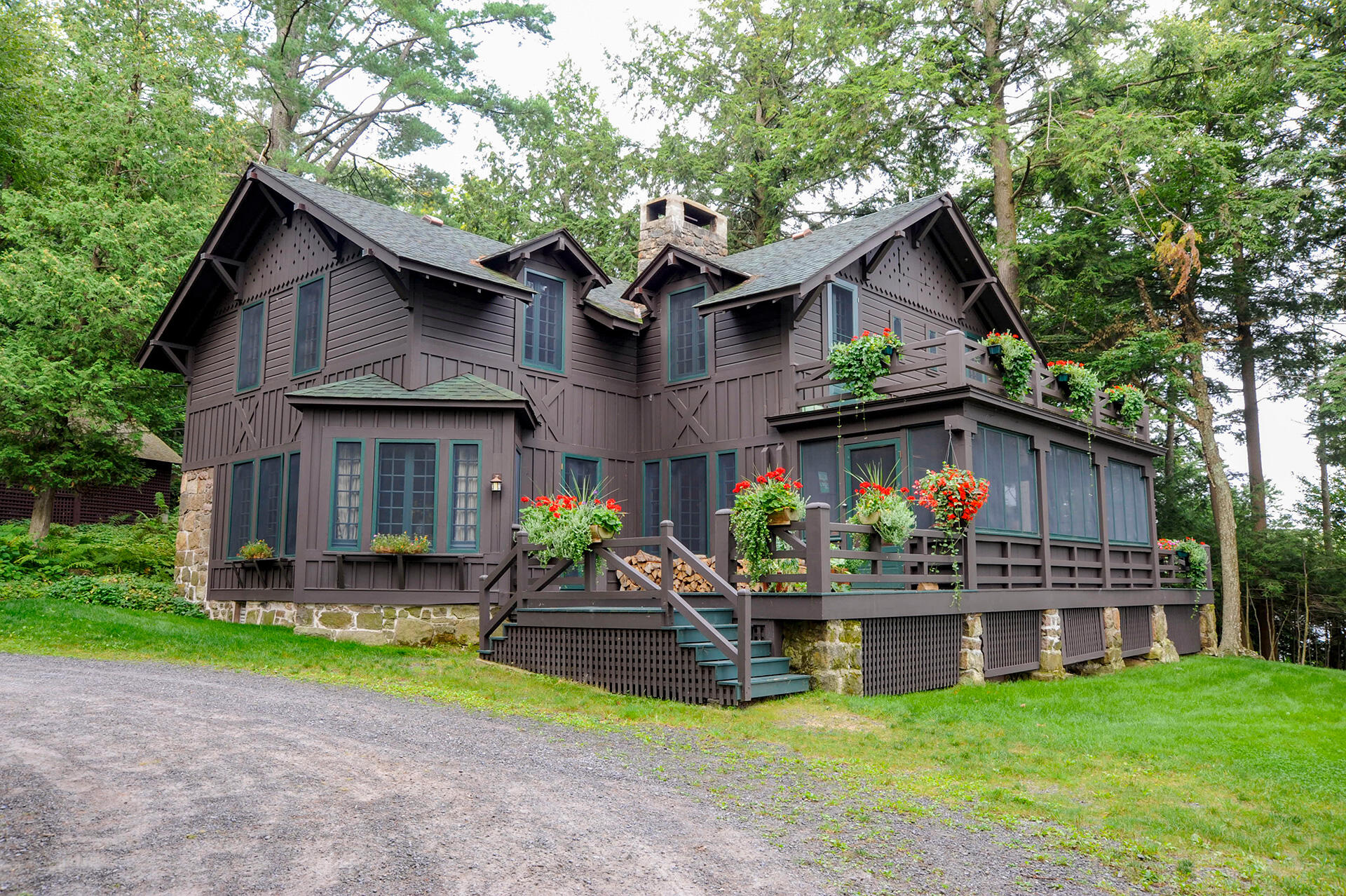 HemlockLedge_MH_Exterior_L_Close
