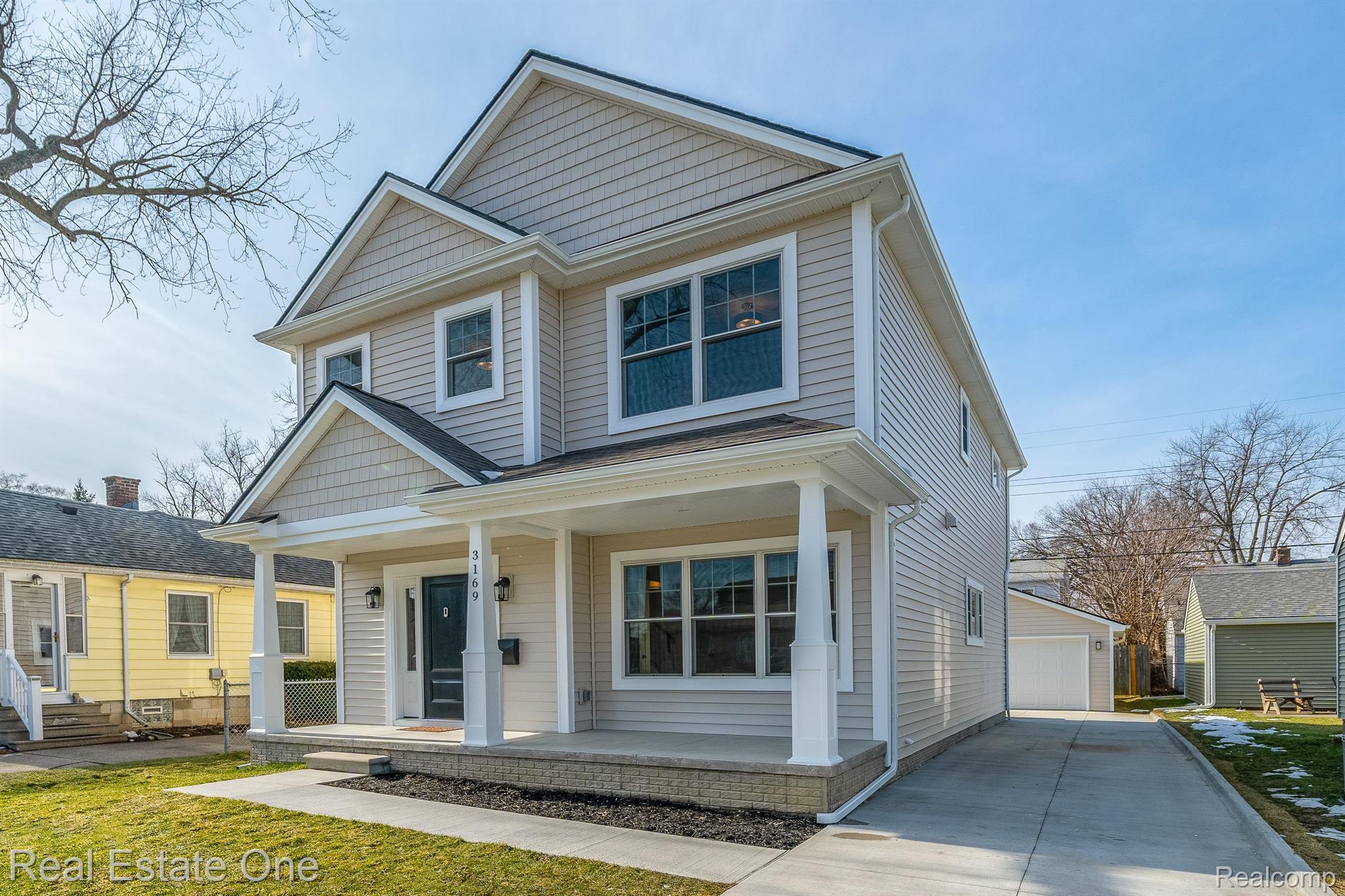 3169 Cumberland Road Berkley, MI 48072 - Photo 2 of 36 Welcoming full covered entry porch!