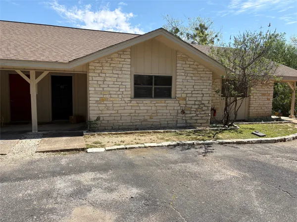 $1,075 | 21013 Highland Lake Drive, Unit D93, Lago Vista, TX 78645