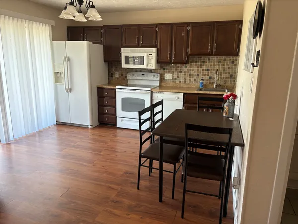 $1,075 | 21013 Highland Lake Drive, Unit D93, Lago Vista, TX 78645