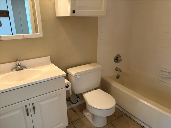 $1,075 | 21013 Highland Lake Drive, Unit D93, Lago Vista, TX 78645