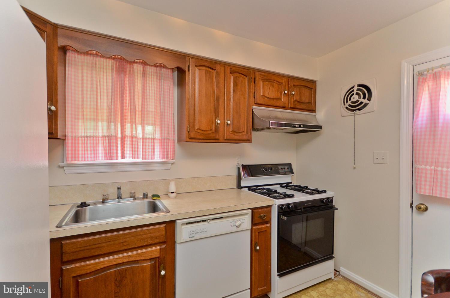5901 Lockwood Road Cheverly, MD 20785 - Photo 13 of 27 Interior (General)