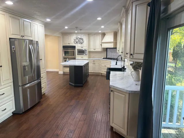 $3,100 | 2510 Wellington Circle, Minnetonka, MN 55391