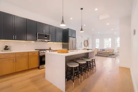 $699,900 | 231 Everett Street, Unit 101, Boston, MA 02128