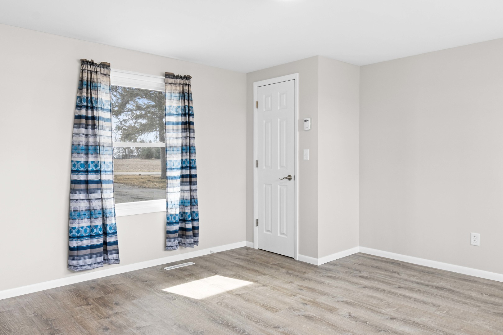 1579 West 2000S Road Kankakee, IL 60901 - Photo 12 of 24 a view of livingroom with kitchen and window