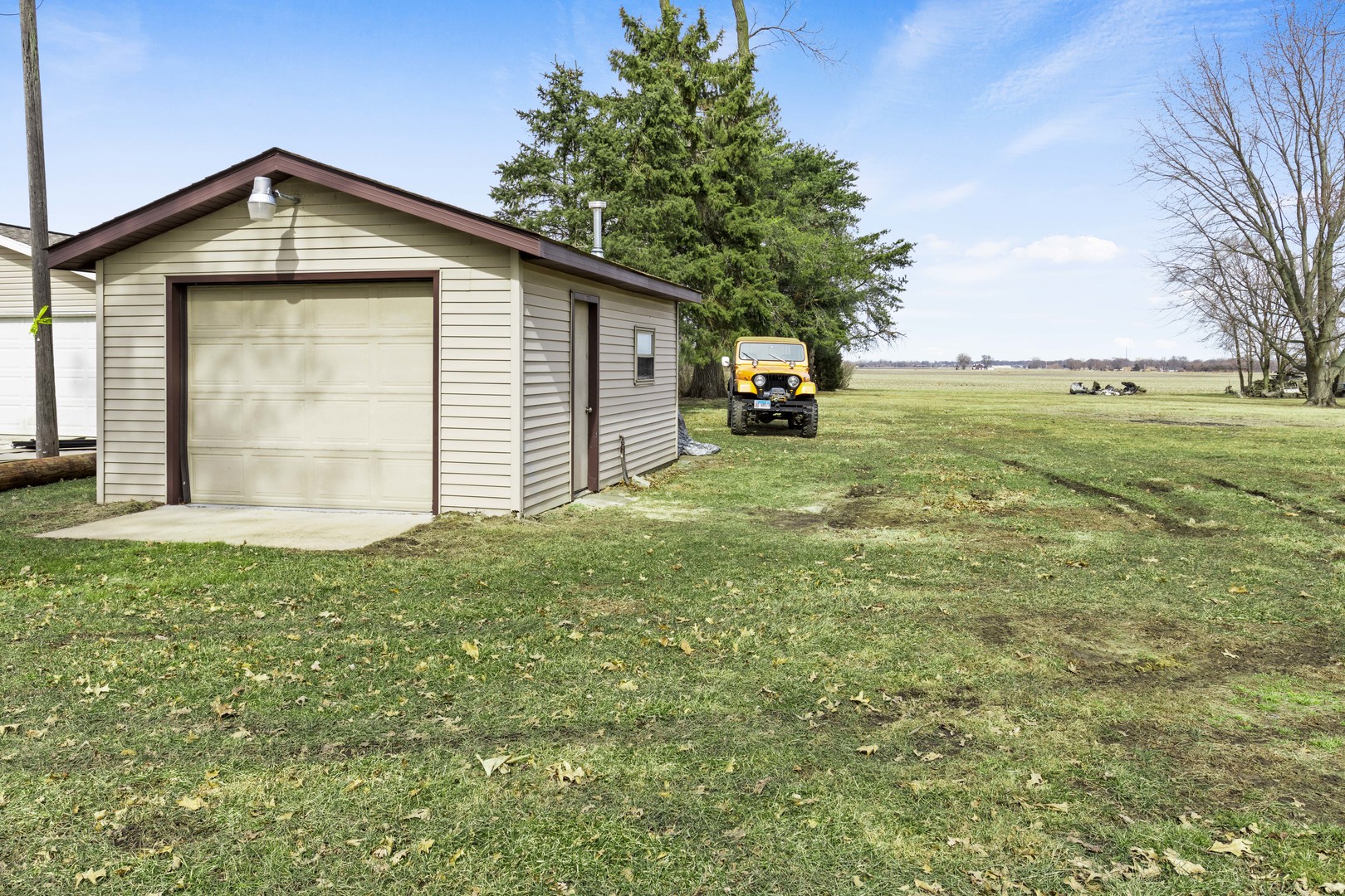 1579 West 2000S Road Kankakee, IL 60901 - Photo 3 of 24 a view of a house with a yard