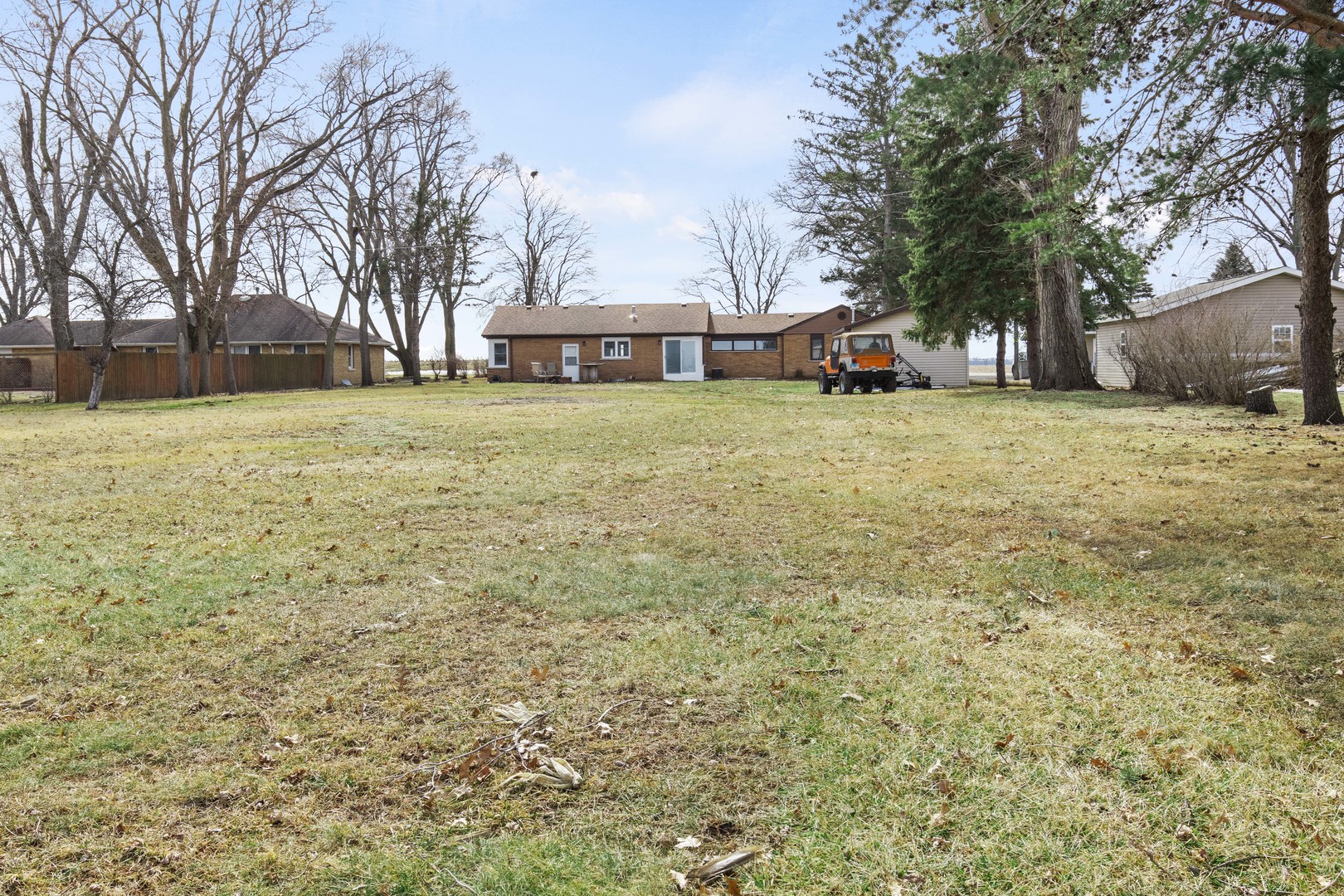 1579 West 2000S Road Kankakee, IL 60901 - Photo 4 of 24 a view of a house with a yard