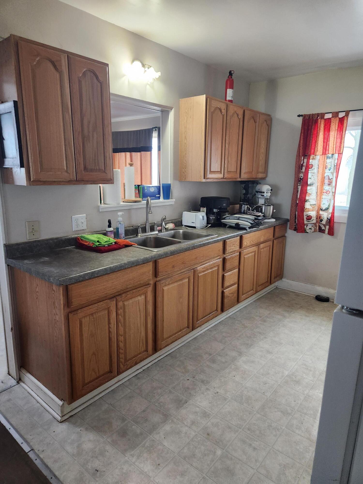 2409 Andres Road Belding, MI 48809 - Photo 4 of 19 kitchen