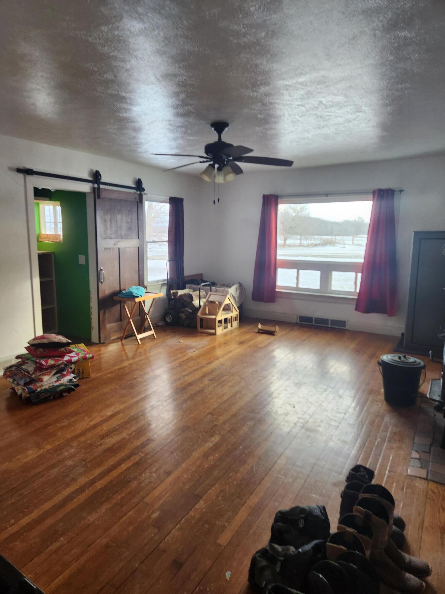 2409 Andres Road Belding, MI 48809 - Photo 10 of 19 living room