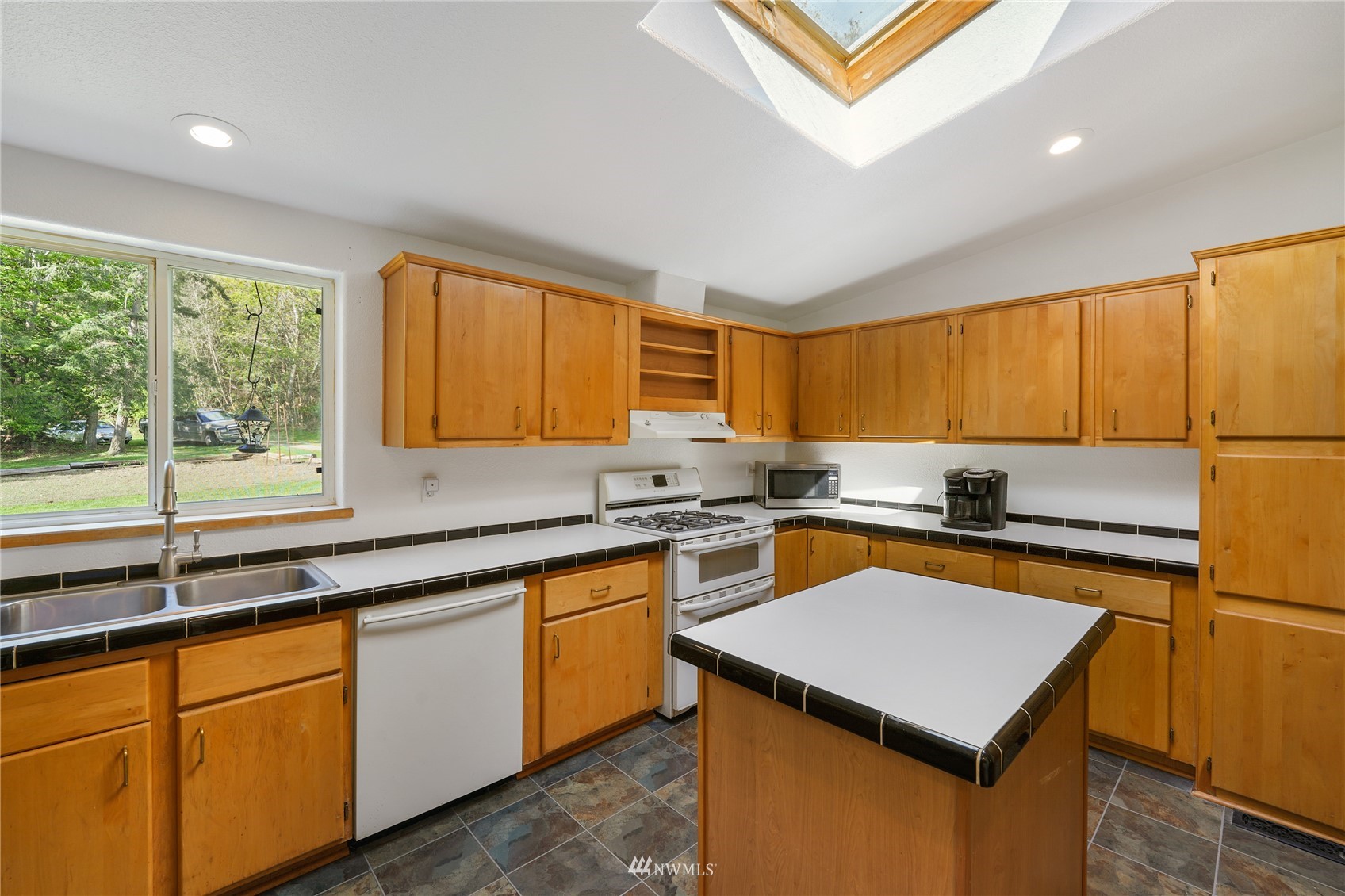 15583 Snee Oosh Road La Conner, WA 98257 - Photo 10 of 39 Gallery Image 10