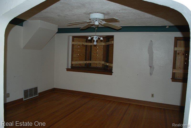 6154 Yorkshire Road Detroit, MI 48224 - Photo 11 of 25 Living Area