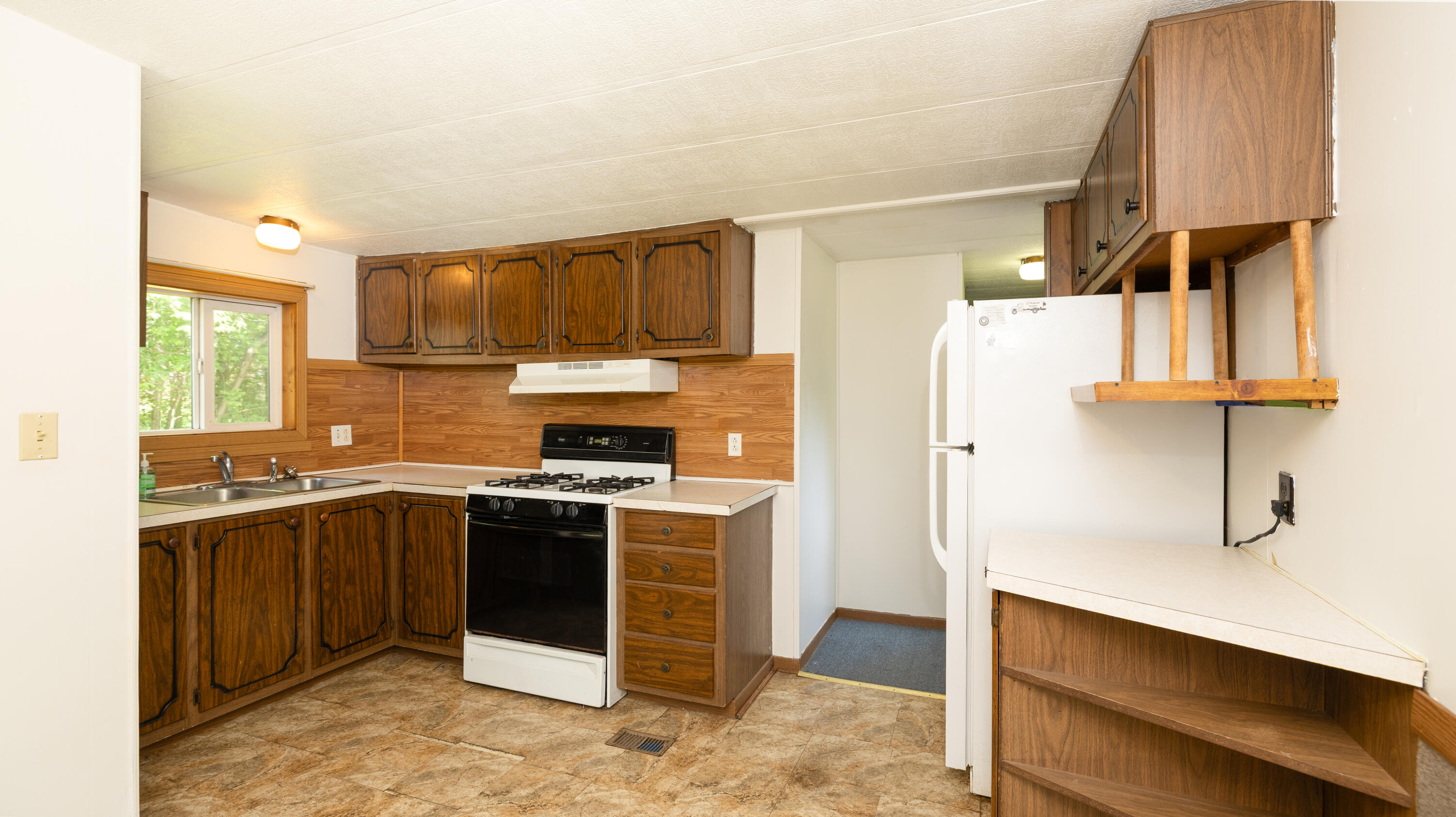 4678 Huser Road Seneca, WI 54489 - Photo 25 of 38 Interior Kitchen 4